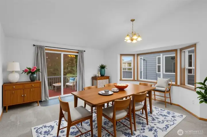 Virtually staged dining room