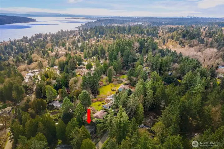 Convenient Access to Lake Forest Civic Club, Beach and Dock