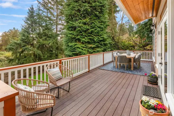 Huge wraparound Trex Deck