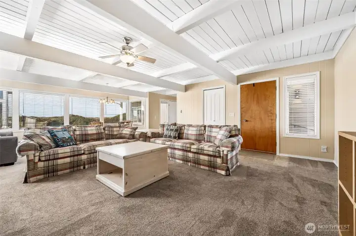 Love all the natural light.