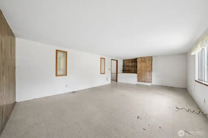 Another view of the large bonus room.