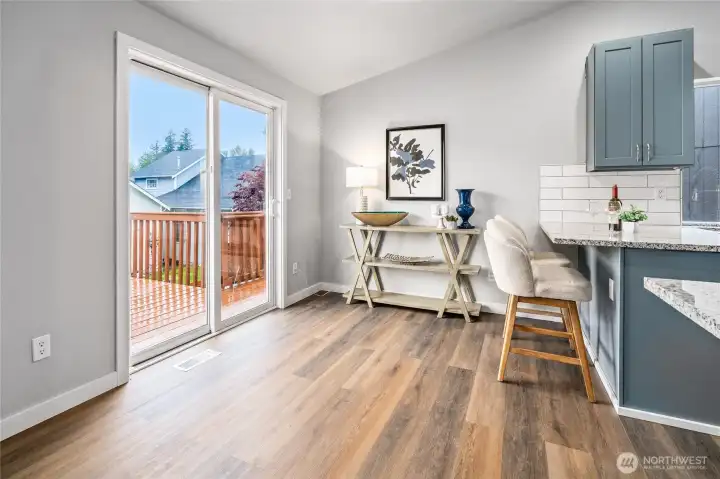 Kitchen / Eating Nook