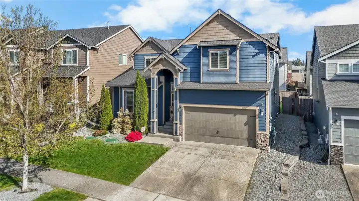 Perfect Location: Nestled in a sidewalk-lined community featuring a shared park and green space