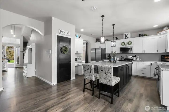 A stunning kitchen where high-end design meets effortless functionality