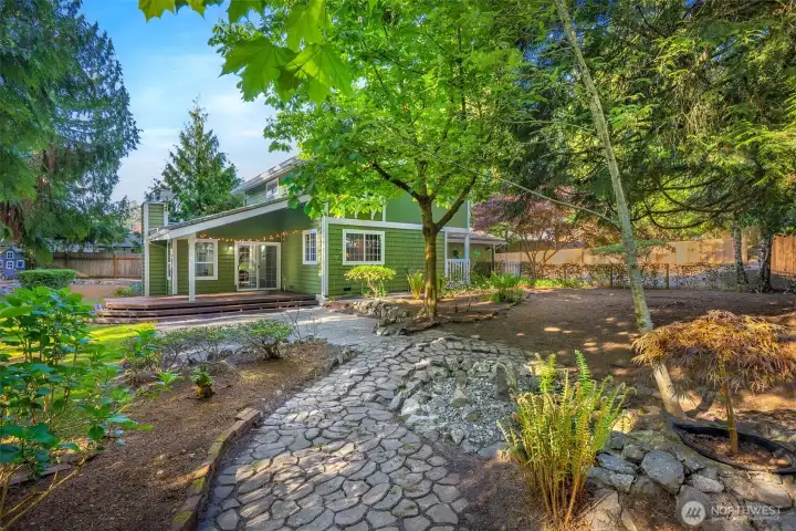 Large 13,000+ sq ft lot in a park like setting.