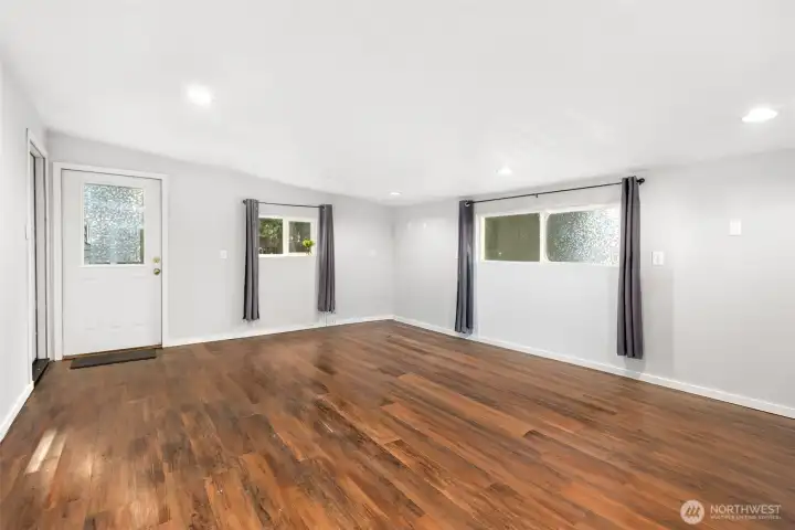 Dont miss extra room thru garage. Perfect for office, studio or gym!