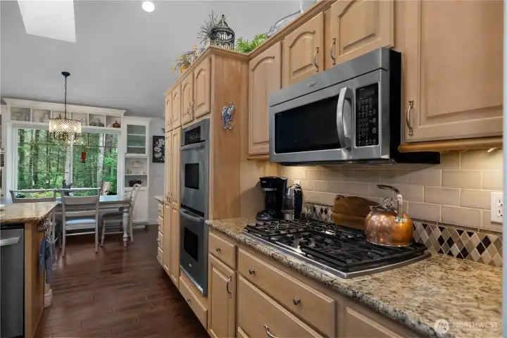 Propane stovetop. Double oven.