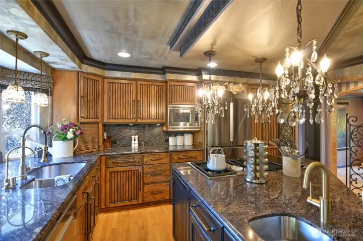 DOUBLE SIKNS AND WET BAR DOUBLE SIKNS AND WET BAR