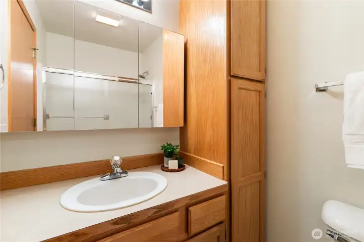 2nd full bathroom 2nd full bathroom