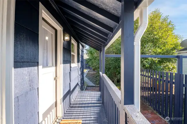 Covered deck off dining/kitchen