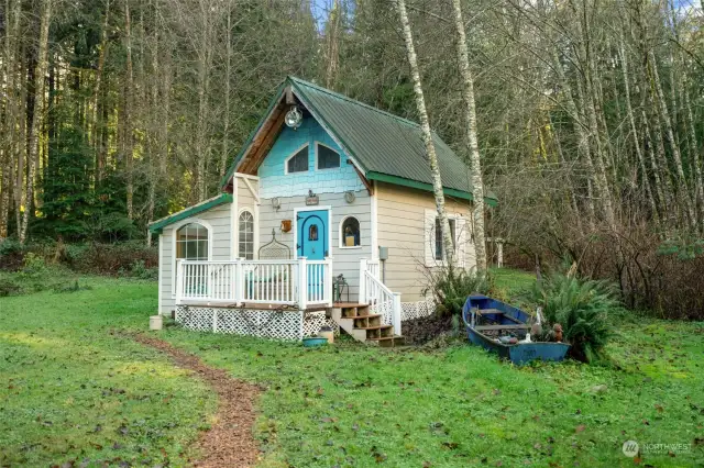 Studio with attached greenhouse