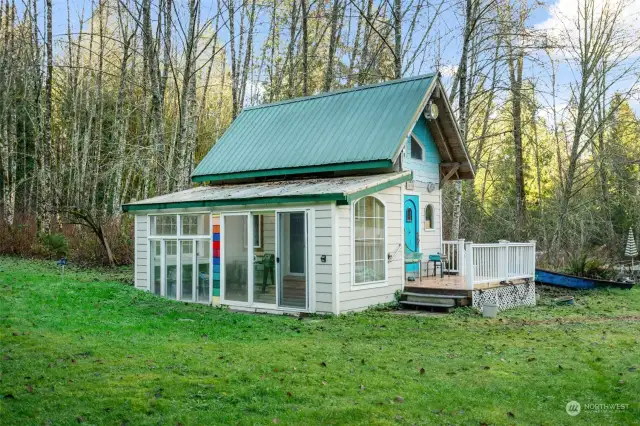 Studio with attached greenhouse