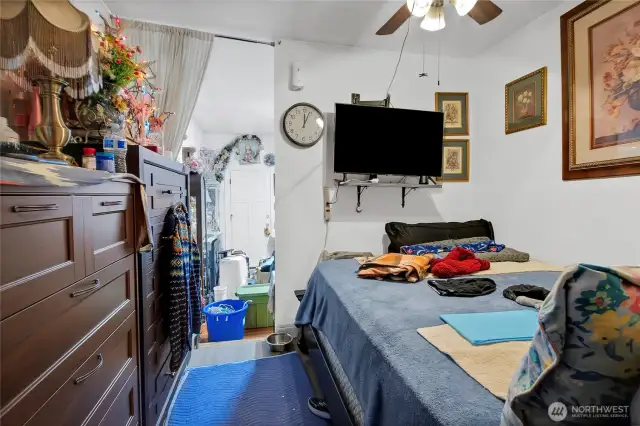 Additional 4th bedroom or bonus space.