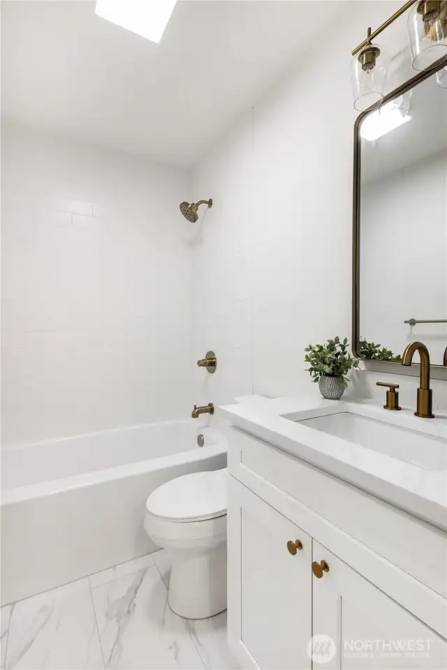 Upstairs full bath