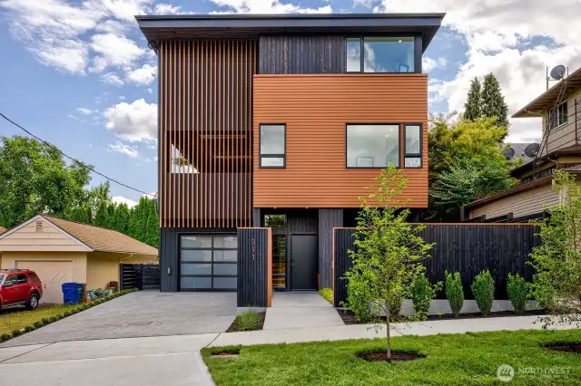 Luxurious Green Lake Home