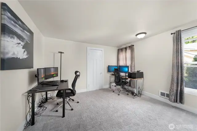 Bedroom / office
