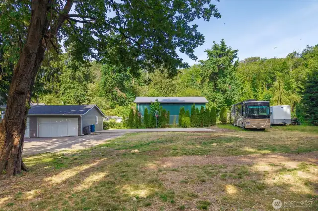 RV parking & room for all your toys!