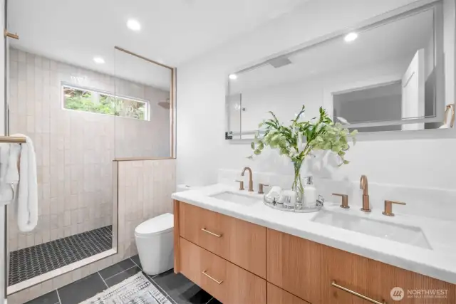 Primary en-suite