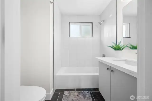 Upper hall full bath