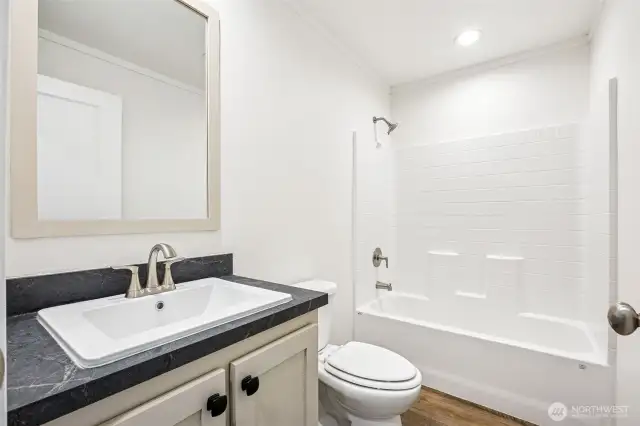 Hall/Guest Bathroom, Full Bath