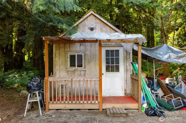 Universal Storage Shed / Studio