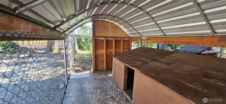 Awesome covered dog kennel