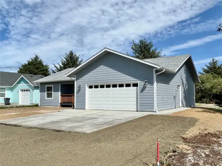 Beautiful 3 Bedrooms/1.75 Bathroom in great location by the Bell Canals and the Butterclam Beach Access Path.