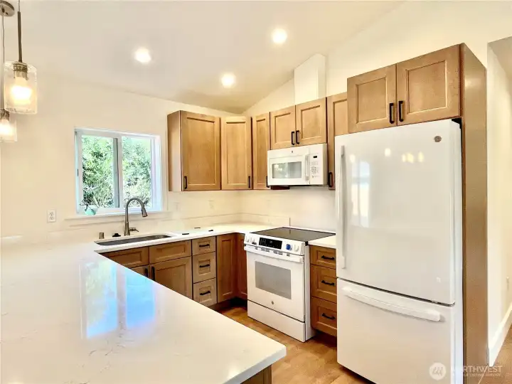 Timeless Color Scheme and all Appliances Stay! Timeless Color Scheme and all Appliances Stay!