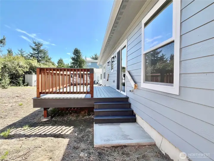 Large Deck space for a patio set and BBQ Large Deck space for a patio set and BBQ