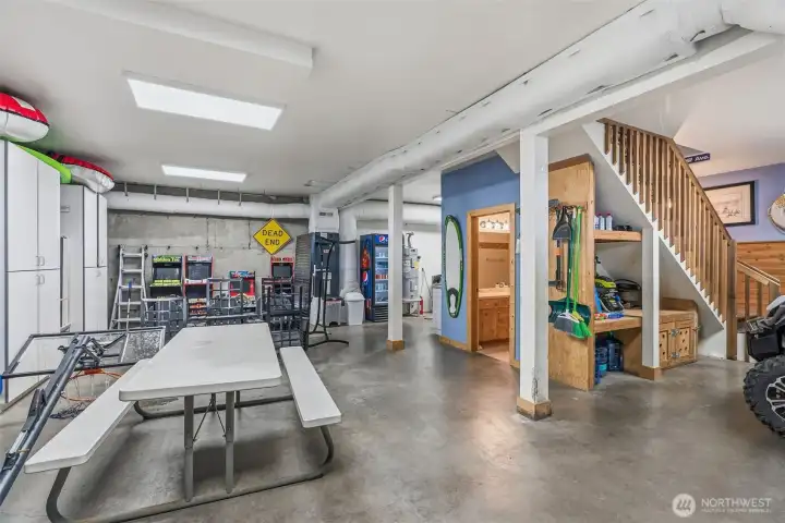 extra deep garage bay 33'