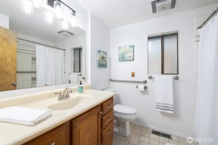 Full bathroom on main level.