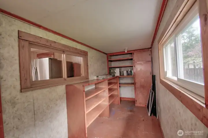 Separate mudroom/laundry room.