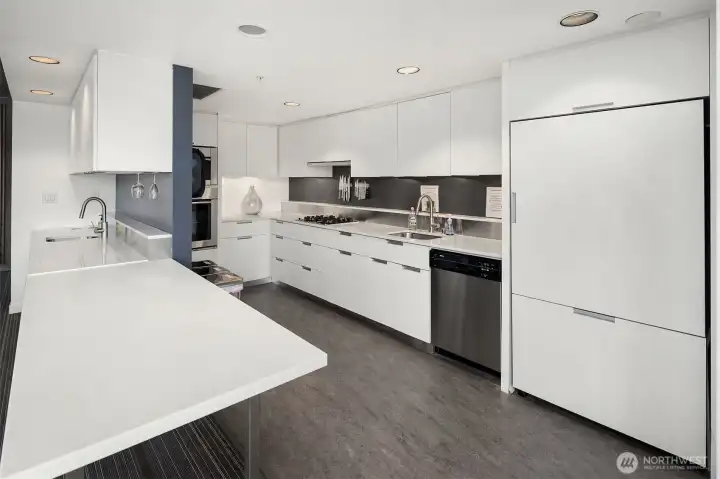 Amenities: Party room with kitchen