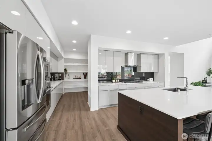 Gas range, huge island, what more could you want?