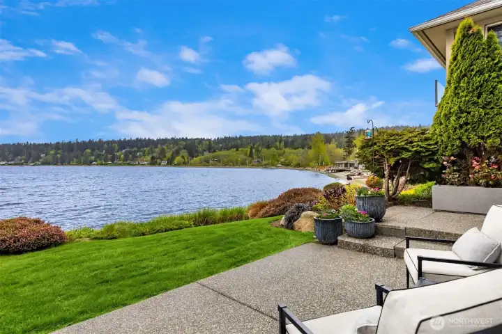 They say if you want sun on the island, you need   to on the south end of the island ...and this is it! Perfect location.