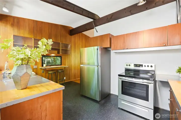 An alternate view of the kitchen.
