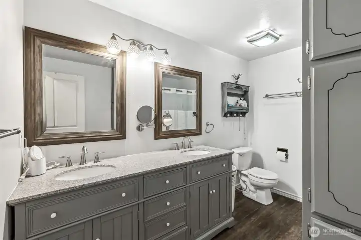 Full Bathroom Upstairs