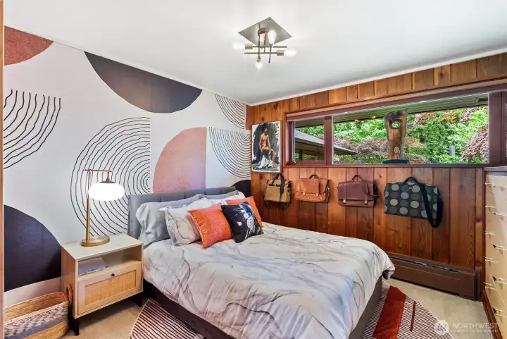 Second, upper bedroom. Second, upper bedroom.