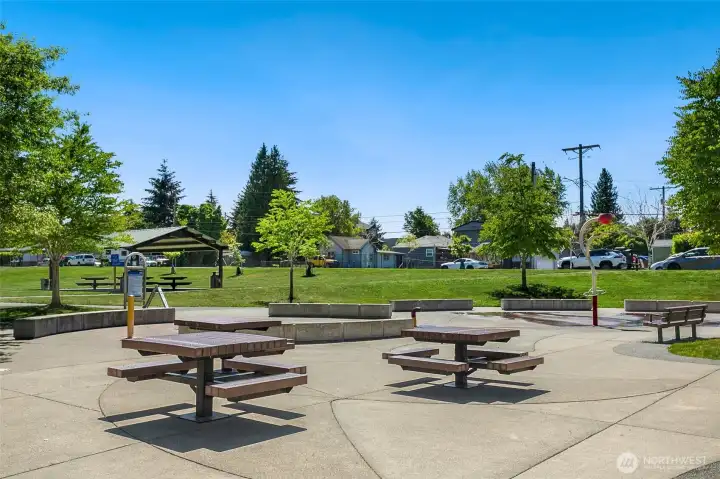 Just blocks to the beautiful UPS College campus, parks nearby and all your favorite spots in the 6th Ave District.