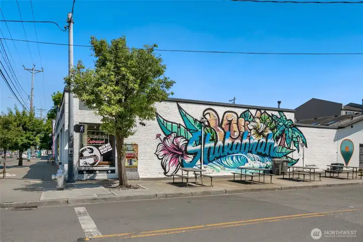 Just blocks to the beautiful UPS College campus, parks nearby and all your favorite spots in the 6th Ave District.