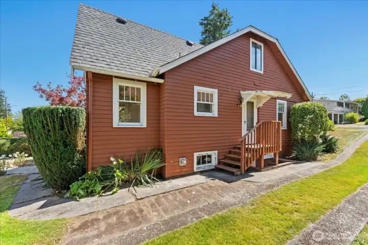 Side door to main floor and side door to basement Side door to main floor and side door to basement