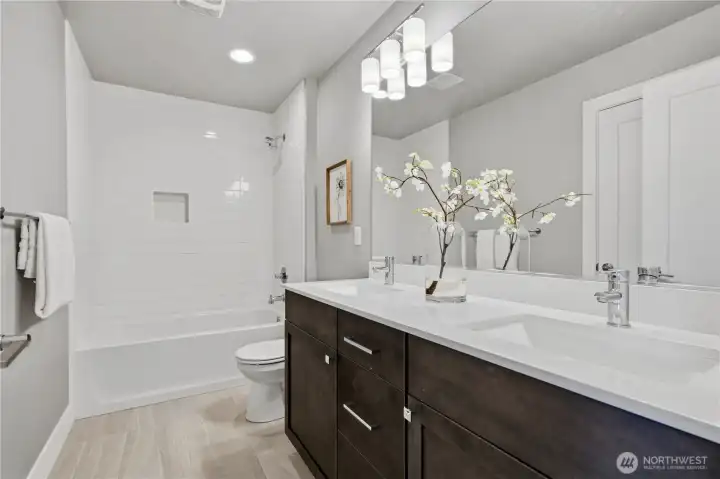 Full Guest bathroom 2nd floor Full Guest bathroom 2nd floor
