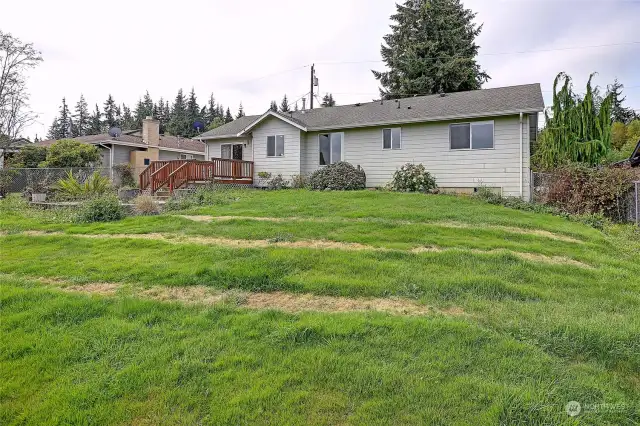 Fully fenced huge backyard!