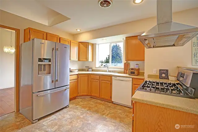 Nice Kitchen w/Stainless Fridge & Propane Gas Stove