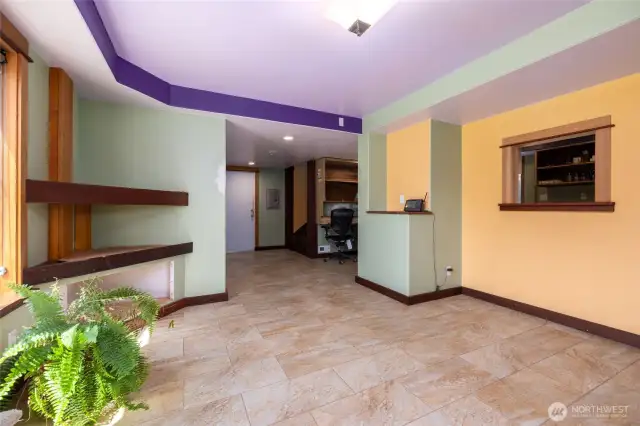 Nice tiled flooring in living room