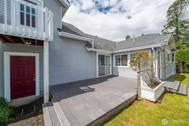 Trex decking patio to enjoy off the kitchen and family room.