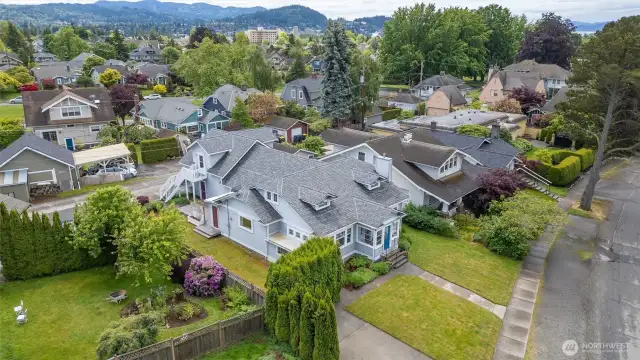 Located in the heart of Bellingham’s coveted Cornwall Park neighborhood, this updated 1924 Craftsman offers timeless charm with modern livability.