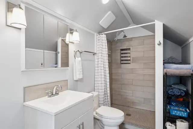 a 3/4 bathroom with tile walk in shower
