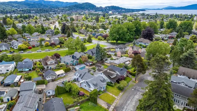 Situated just moments from Cornwall Park, Broadway Park, Parkview Elementary, and local shops and dining, this home offers the best of walkable living in an established, tree-lined setting.