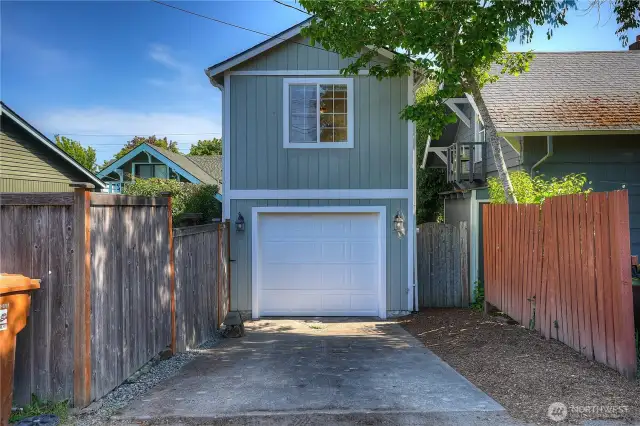 Alley load garage
